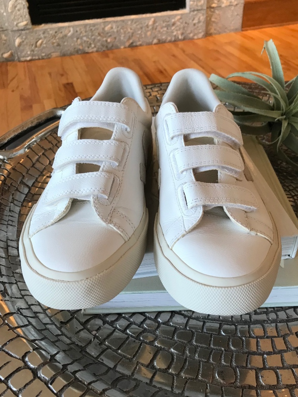 VEJA RECIFE VELCRO STRAPS CHROME FREE LEATHER WHITE NATURAL - Picture 3 of 16